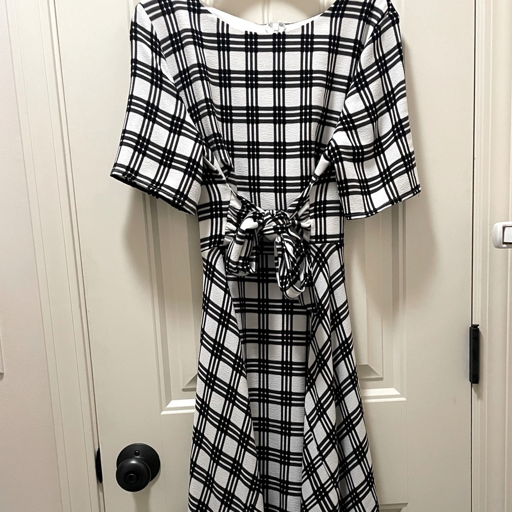 ELLE BLACK AND WHITE DRESS